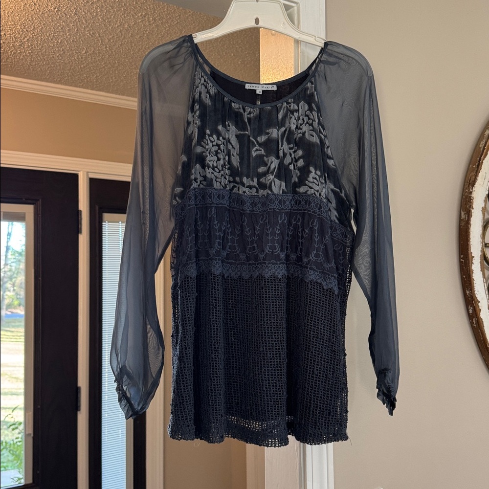 Tempo Paris..Beautiful slate blue women’s blouse.